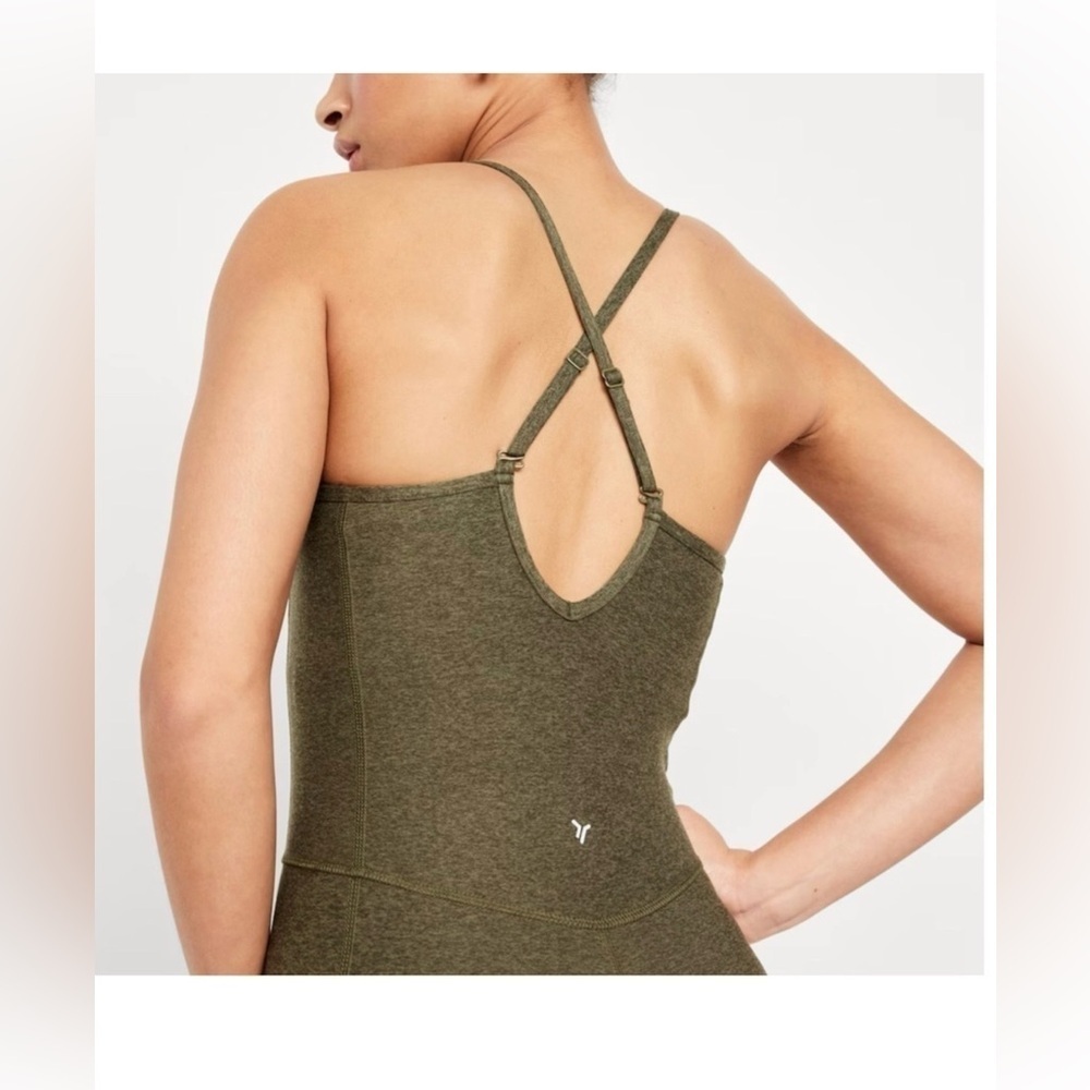 Old Navy  Women’s Onsie Athletic Cloud+ Sleeveless 7/8 Bodysuit Size Lar… - Picture 3 of 12